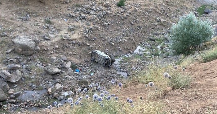 Adaklı'da hafif ticari araç uçuruma yuvarlandı: 2 ölü 2 yaralı