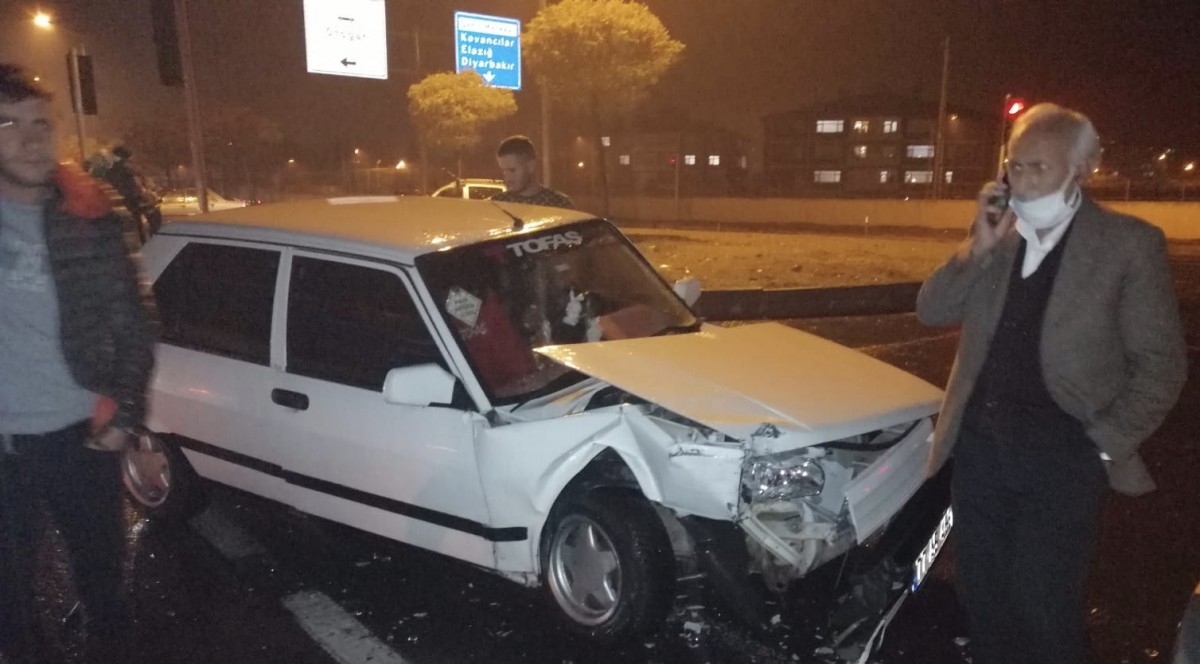 Simani’de zircirleme trafik kazası! 4 araç birbirine girdi