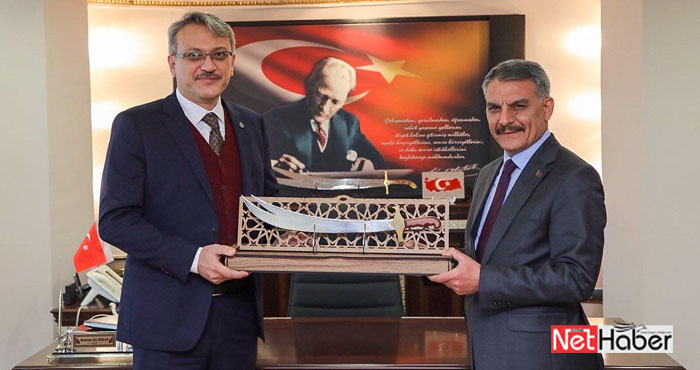 Tunceli'de Vali Ekinci'ye 'zülfikar' hediye edildi