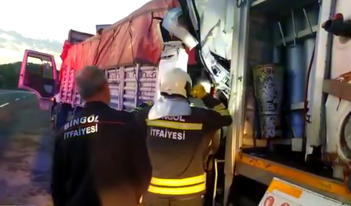 Bingöl’de iki kamyonun çarpıştığı kazada 1 kişi öldü