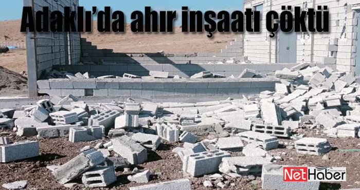 Adaklı'da şiddetli rüzgar ahır inşaatını yıktı