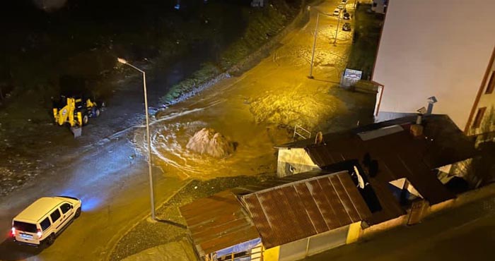 Sağanak yağış sonrası aynı manzaralar