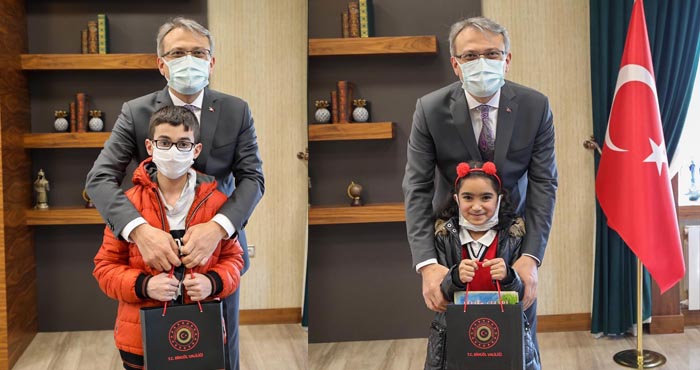 Vali Ekinci, en çok kitap okuyanları kabul etti
