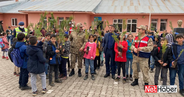 Bingöl Jandarmasından 'Ağaçlar Dünyanın Akciğeridir' fidan dikim etkinliği