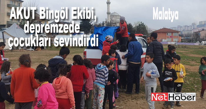 AKUT Bingöl ekibi, Malatya'da depremzede çocukları sevindirdi