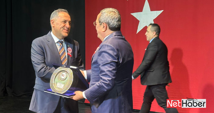 İzmir'den Vali Usta'ya 'Onur Ödülü