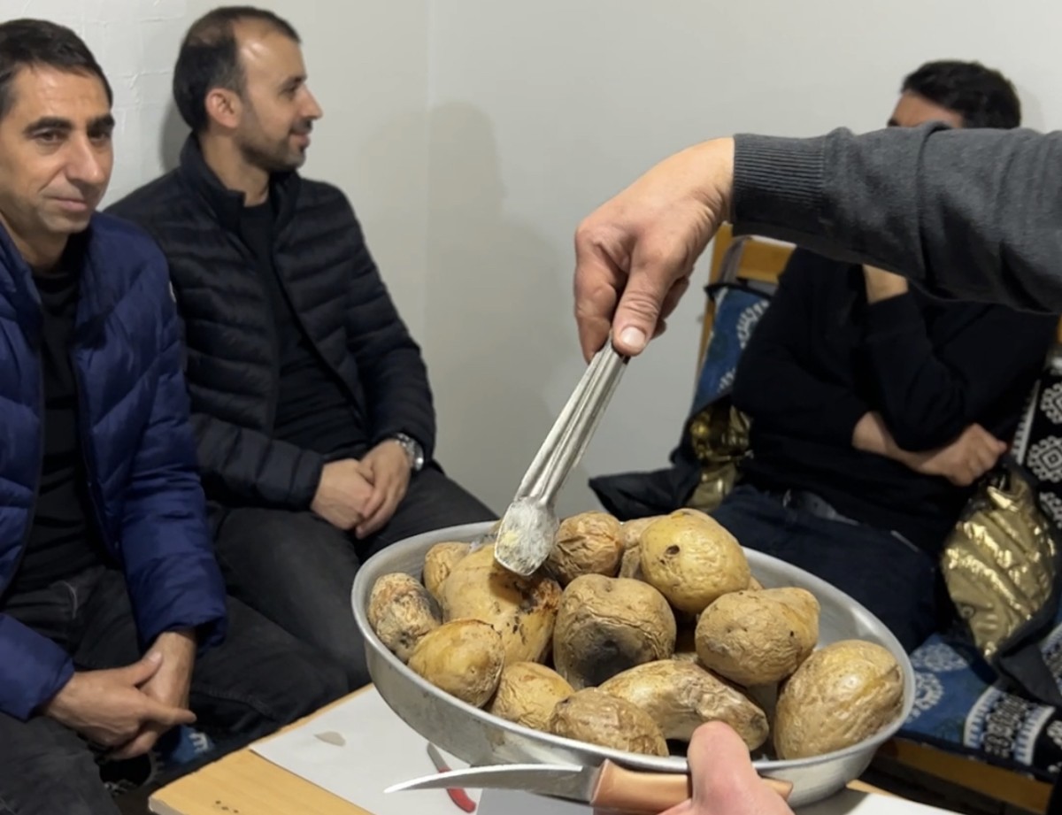 Bingöllü kahvehanecilerden patates üreticilerine destek