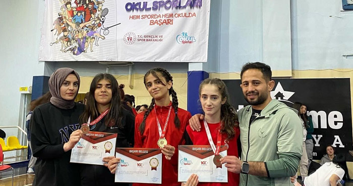 Bingöllü güreşçi Rümeysa Keskin Türkiye şampiyonu oldu