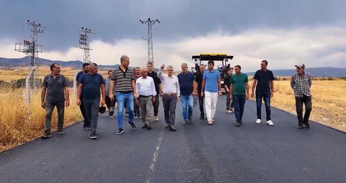 Garip köyü muhtarı Karinçu’dan yol teşekkürü