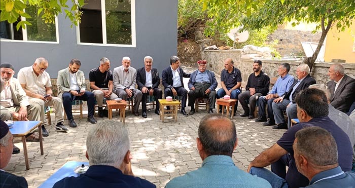 Milletvekili Korkutata sahada: vatandaşları dinledi, hastaları ziyaret etti