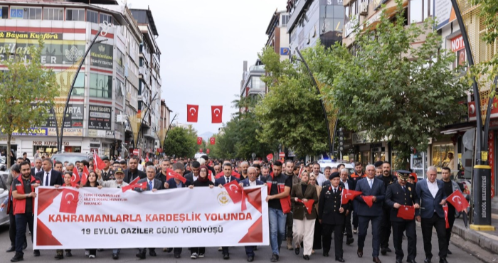 Bingöl’de “Kahramanlarla Kardeşlik Yolunda” yürüyüşü
