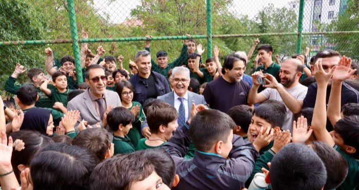 Vali Çelik, TOBB Cevdet Yılmaz Ortaokulu’nda öğrencilerle buluştu
